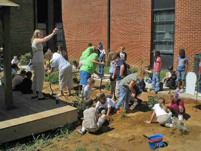 Outdoor Classroom Work Day photo